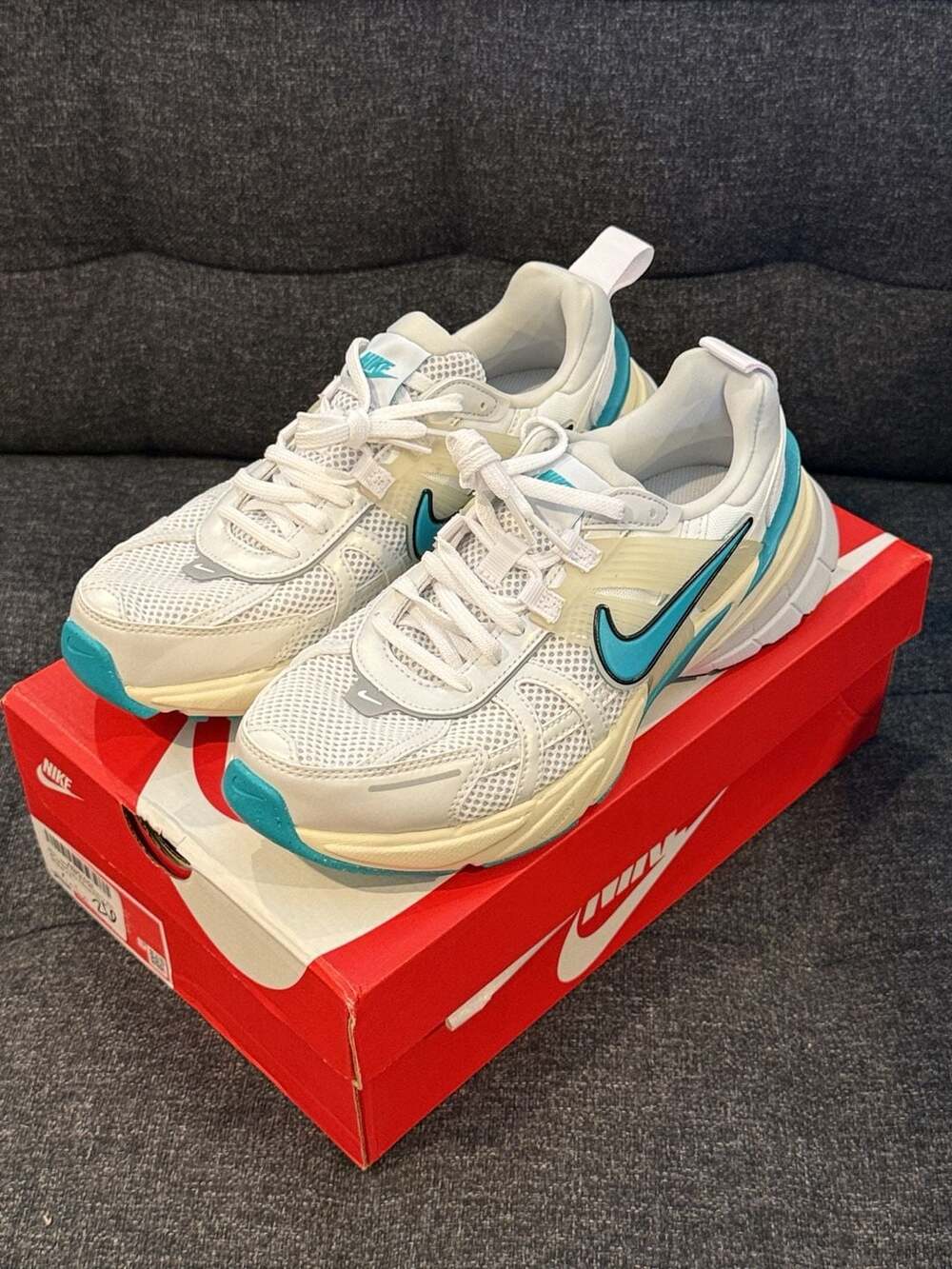 8.5W - Nike V2K Run White Dusty Cactus Womens